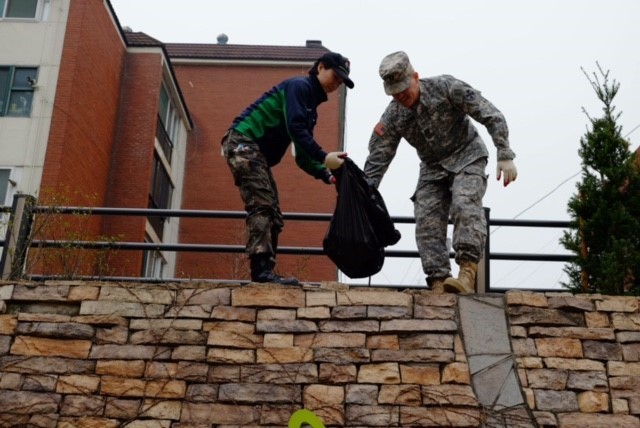 2501st DLD partners together for beautification project on the Yongin River