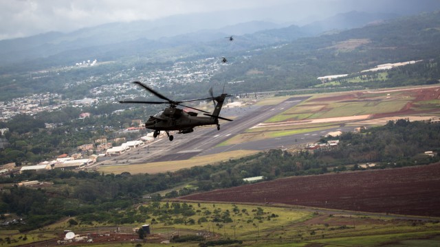 AH-64D Apaches arrive on Oahu
