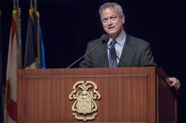 Gary Sinise honors Lt. Col. Mac Harris