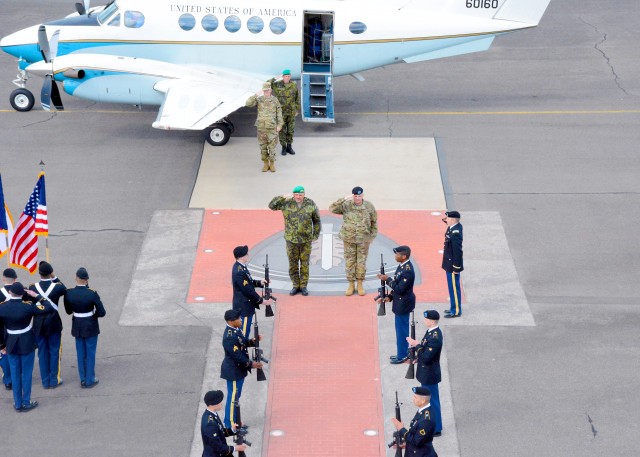 WIESBADEN, Germany -- Lt. Gen. Ben Hodges, commander, U.S. Army Europe, hosted an honor cordon to welcome Czech Maj. Gen. Jan Gurnik, commander of Czech Land Forces, here, May 4.