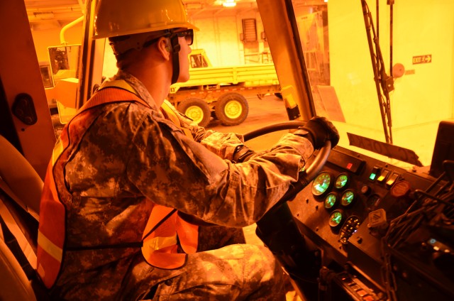 Unloading of USNS BENAVIDEZ during 597th Trans. Bde. SEDRE