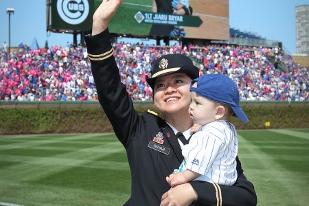 Army Reserve Soldier receives honor at Chicago Cubs MLB Memorial Day home  game > U.S. Army Reserve > News-Display