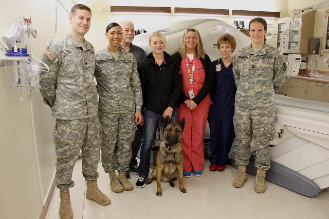 Public Health Command-Pacific Veterinarian Staff and Madigan Army Medical Center Staff with Dodo