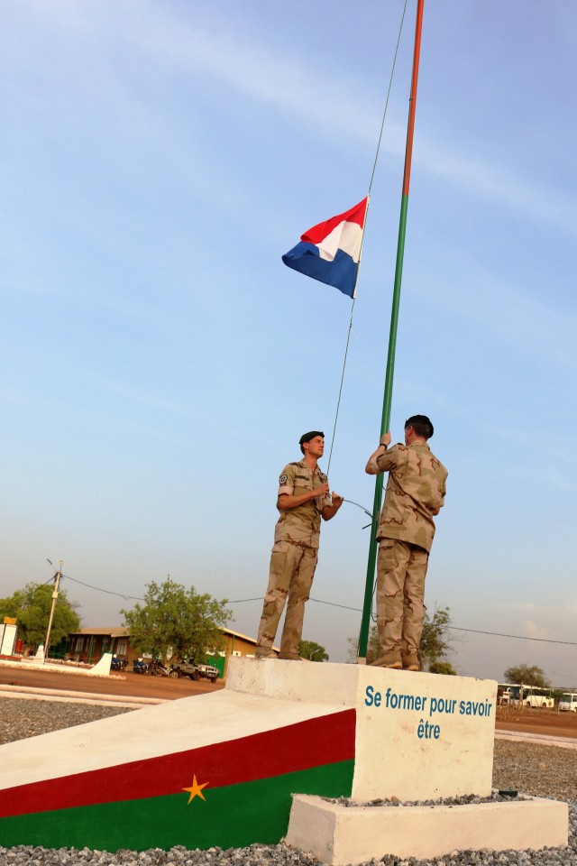 Dutch, WA16 participants recognize Netherlands Remembrance Day