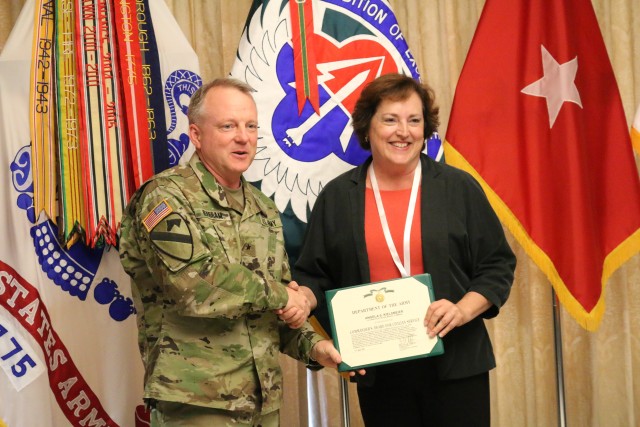 COMMANDER'S AWARD