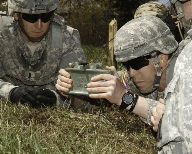 Support Soldiers Receive Training On Claymore Mines Article The