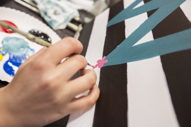 Military spouses get creative while enjoying fellowship