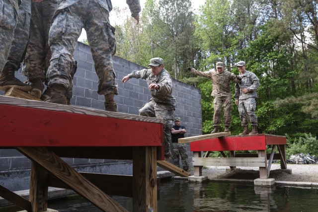 Active, Guard Engineers Prove Capabilities in Virginia Sapper Stakes
