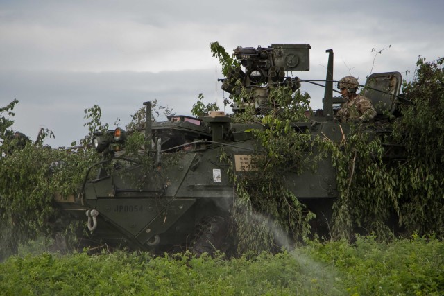 Lt. Gen. Hodges visits 2nd Cavalry Regiment in Moldova