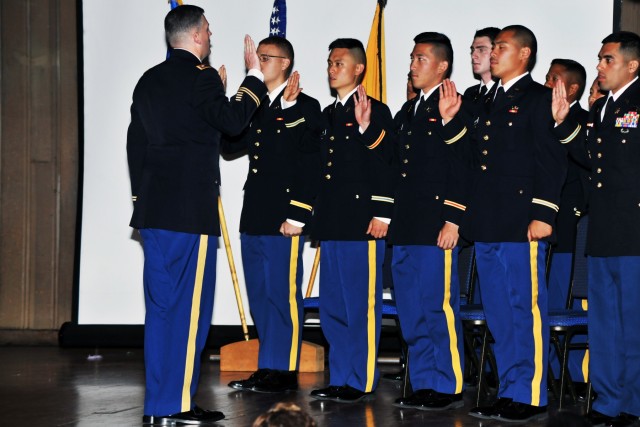 Language school commandant speaks at ROTC commissioning at Berkeley