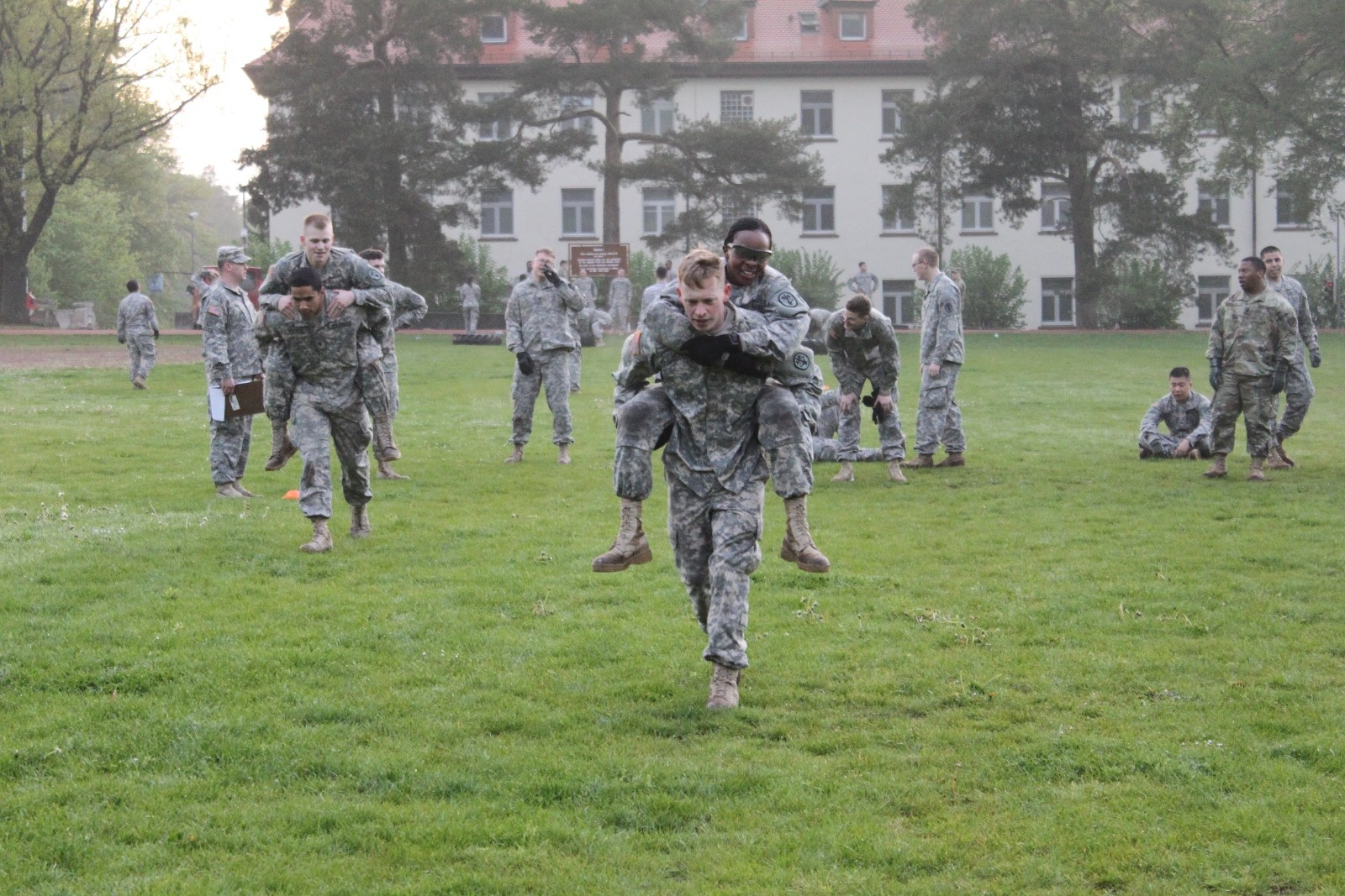 Junior enlisted medical Soldiers motivate through physical fitness ...