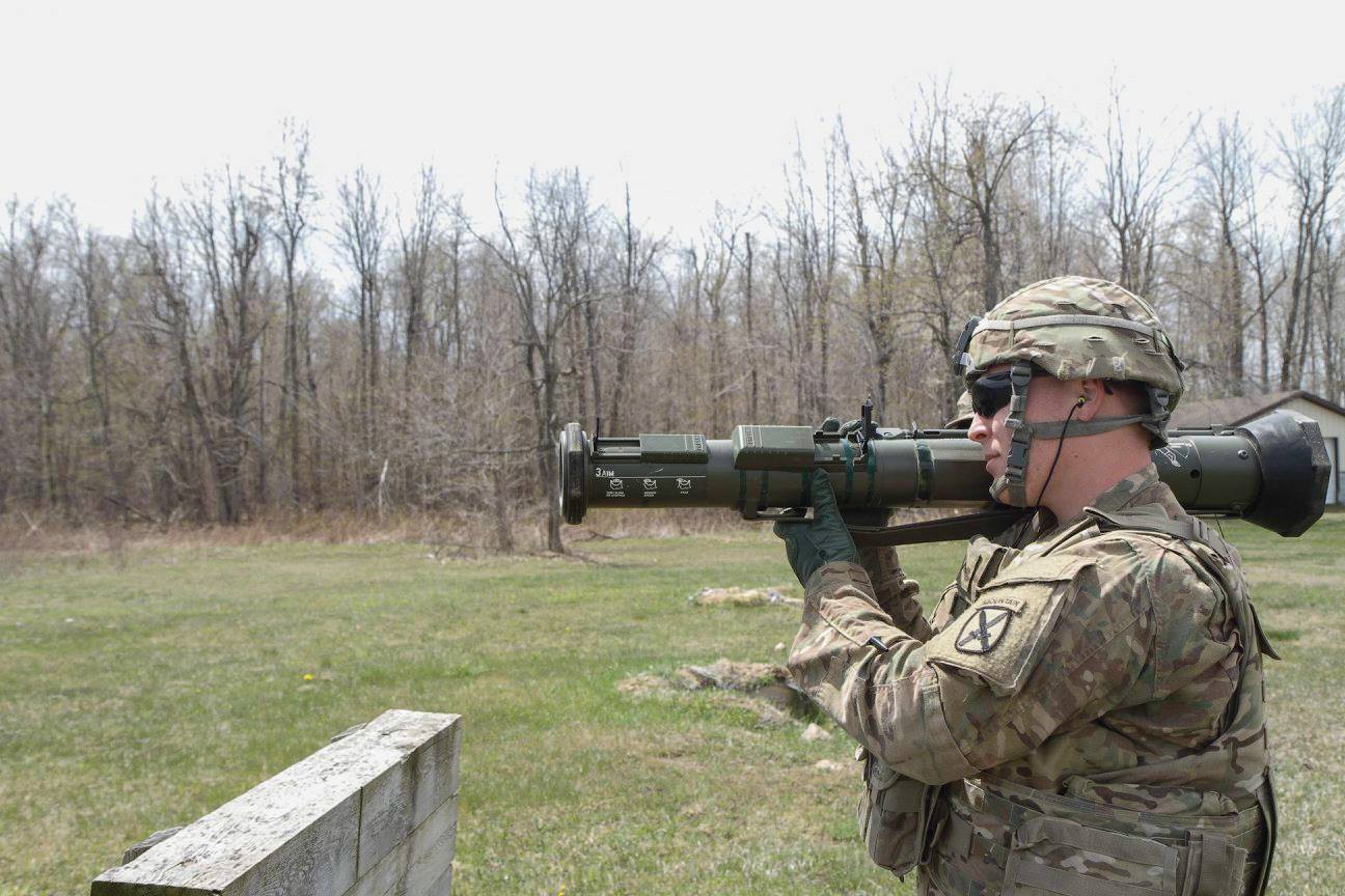 4-31 Infantry Soldiers train on hand grenade, door breaching operations ...