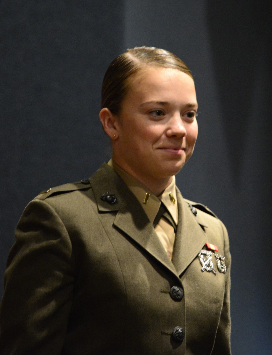 Marines Graduate First Women Artillery Officers | Article | The United ...