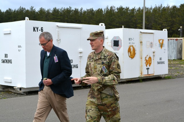 Leaders visit Soldiers in Japan