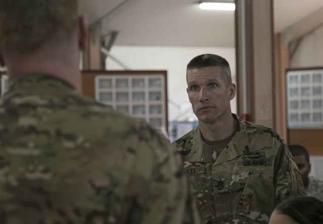SMA talks Total Army and responsible drawdown with troops in Kosovo