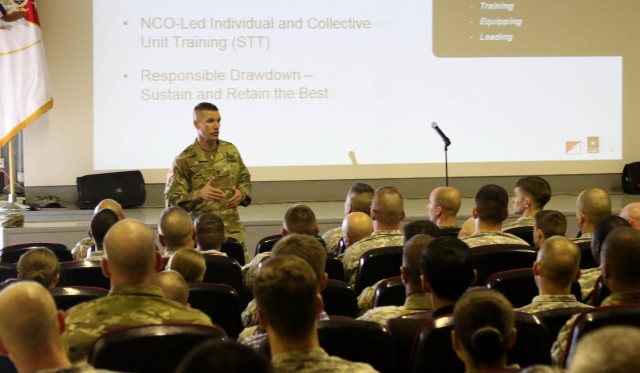 SMA talks Total Army and responsible drawdown with troops in Kosovo