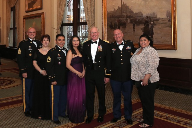 First Army deputy commander visits Chicago for Armed Forces Ball