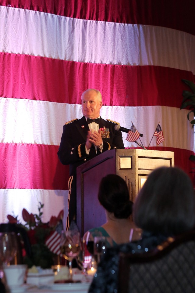 First Army deputy commander visits Chicago for Armed Forces Ball