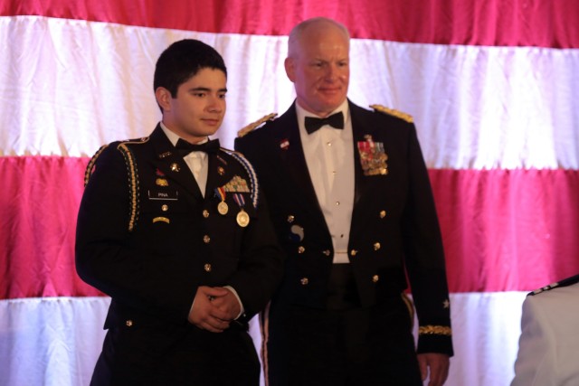 First Army deputy commander visits Chicago for Armed Forces Ball