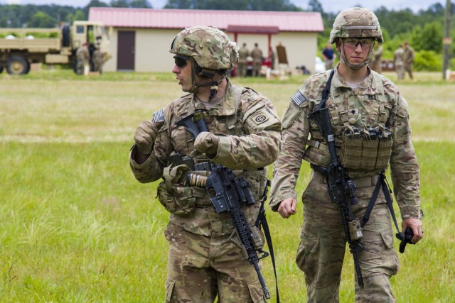 Paratroopers Work Together During Best Squad Competition 