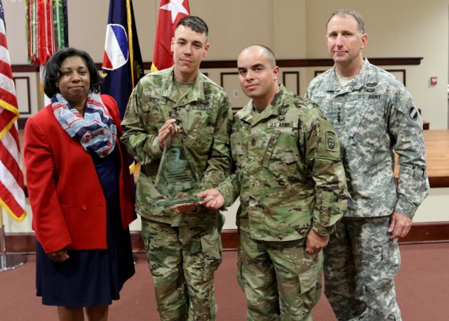 FORSCOM names top intelligence company, linguist for 2015