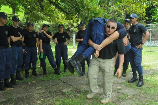 New Mexico National Guard medics share knowledge with Costa Rican Coast Guardsmen