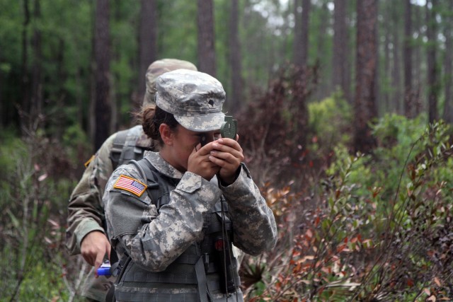 Soldiers traverse with land navigation