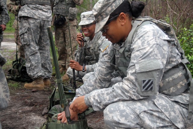Soldiers traverse with land navigation