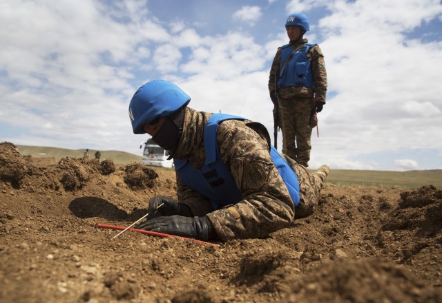 US, Canadian Army teach minefield extraction techniques to Mongolian Armed Forces