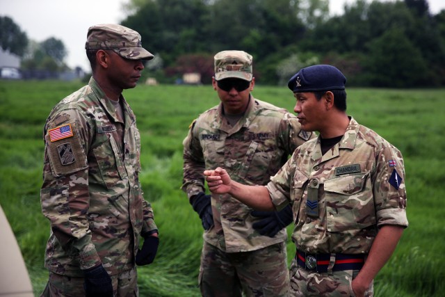 US Army signal Soldiers build interoperability, relationships with UK Allies