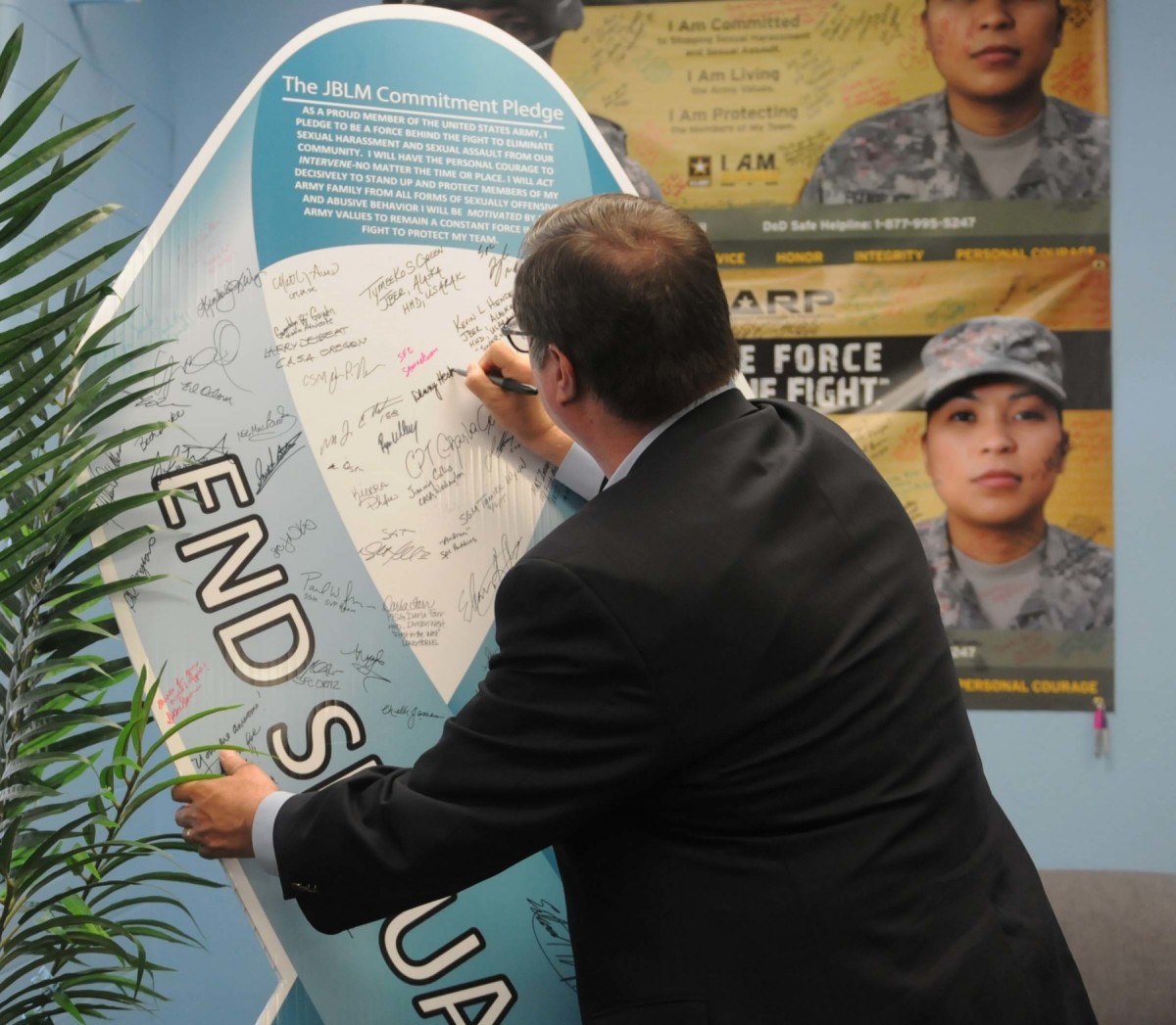 U.S Rep. Denny Heck visits I Corps SHARP Resource Center | Article ...