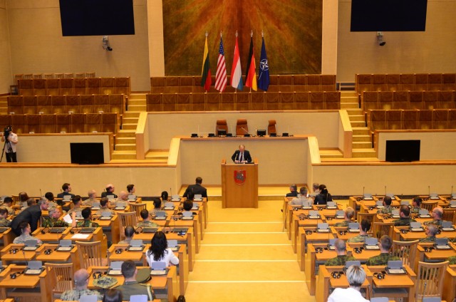 NATO troops visit Seimas Palace