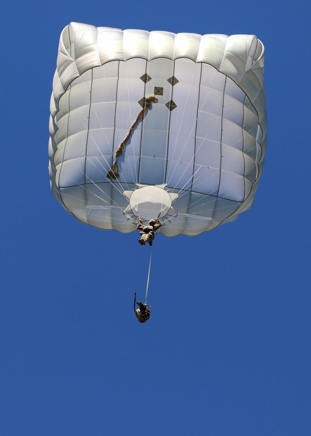 82nd Airborne Division participates in Swift Response 16