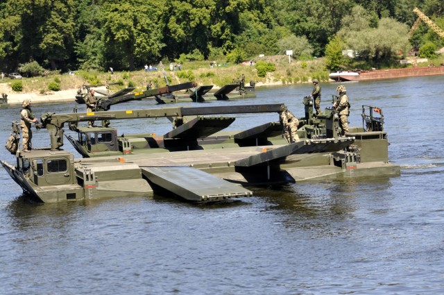 World record set for longest amphibious vehicle bridge during Exercise Anakonda 2016