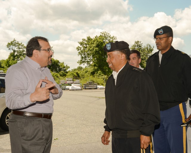 Army Materiel Command leadership team visits laboratory