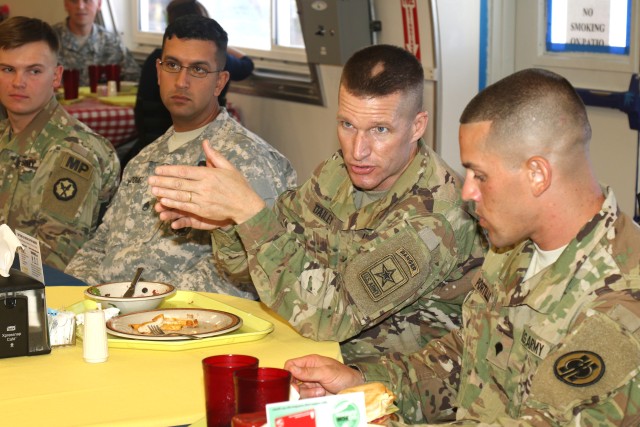 Sergeant Major of the Army Meets with Junior Troopers