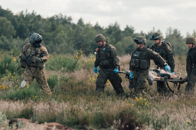 'Victory Medics' Provide Mission Medical Command at Anakonda 16