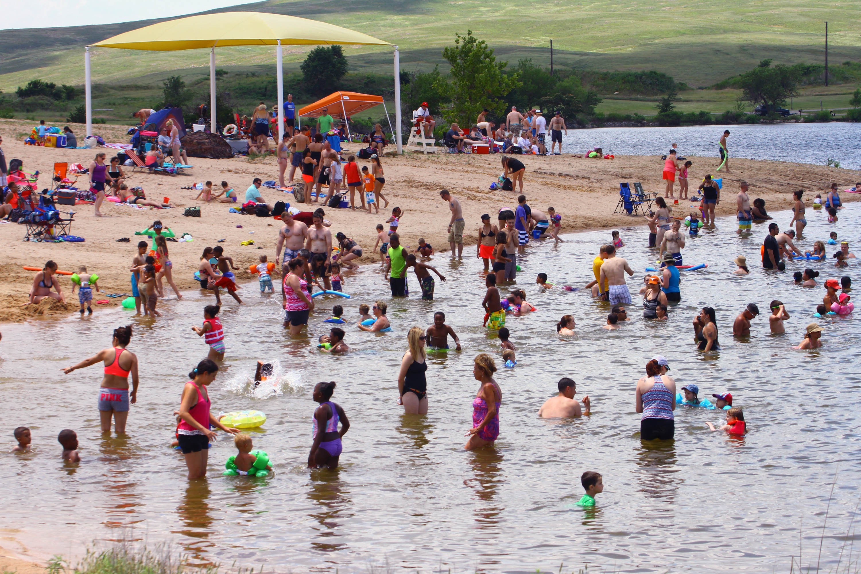 Fmwr Rolls Out Red Beach Towel For Military Appreciation Day | Article |  The United States Army