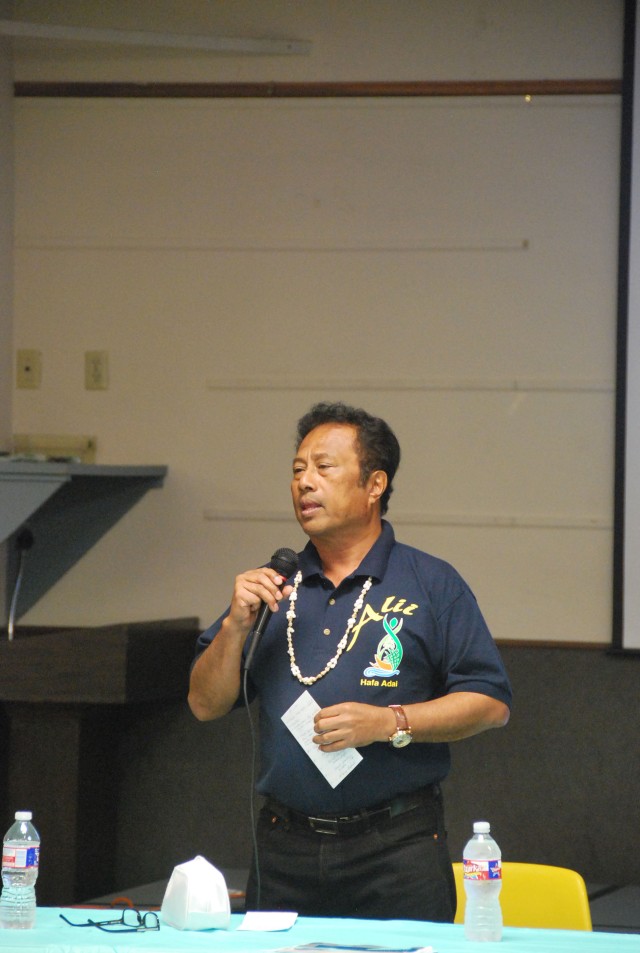 President Remengesau, of the Republic of Palau, visits citizens of Palau living at Junction City, Kansas, Fort Riley