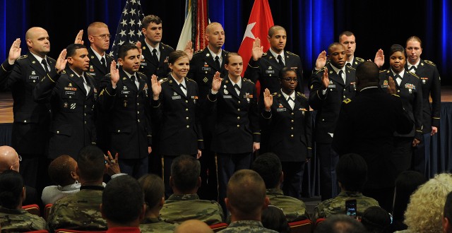 14 Soldiers Reenlist at Pentagon