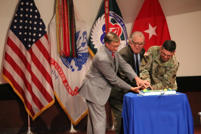 CUTTING ARMY BIRTHDAY CAKE