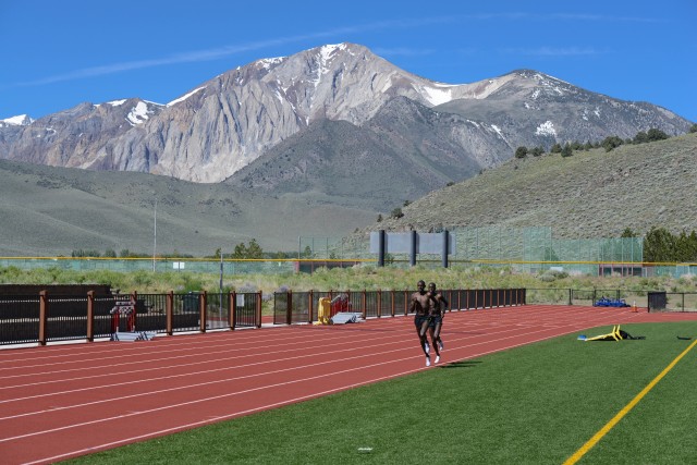Soldiers train at lofty altitude of Mammoth Lakes