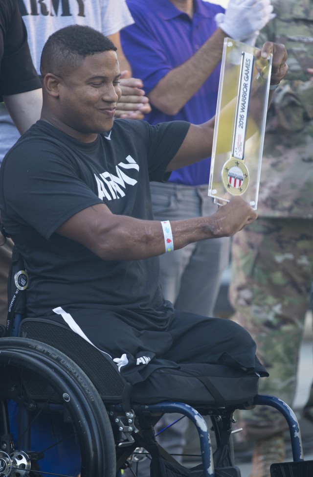 Torch is passed during 2016 Warrior Games closing ceremony