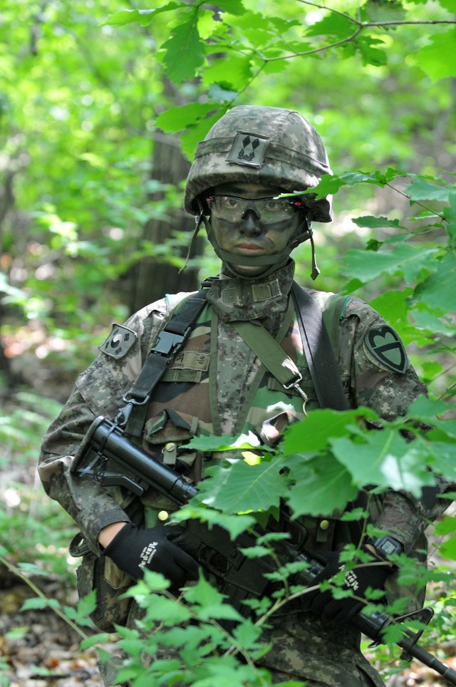 First female ROK Officer earns coveted U.S. Infantry Badge