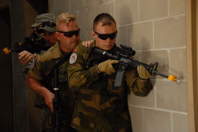 Red Bulls and Norwegian Guard Train with Law Enforcement