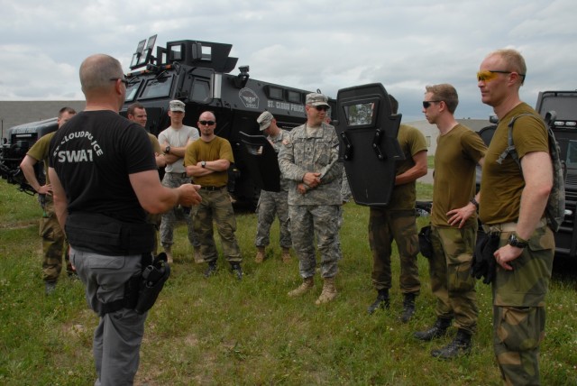 Red Bulls and Norwegian Guard Train with Law Enforcement