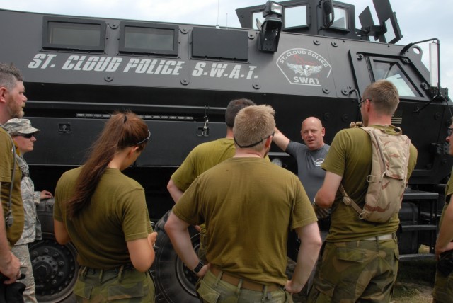 Red Bulls and Norwegian Guard Train with Law Enforcement