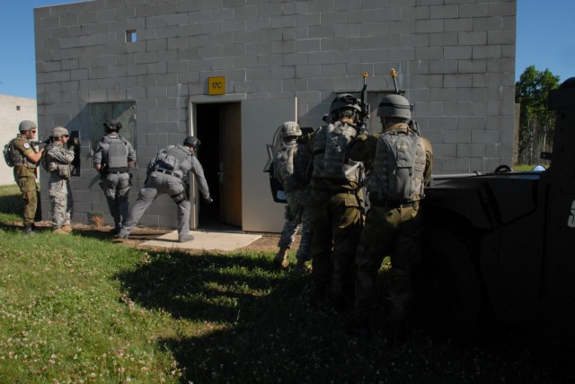 Red Bulls and Norwegian Guard Train with Law Enforcement
