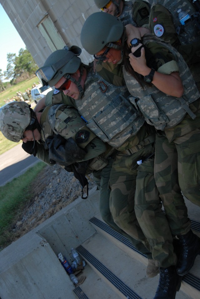 Red Bulls and Norwegian Guard Train with Law Enforcement
