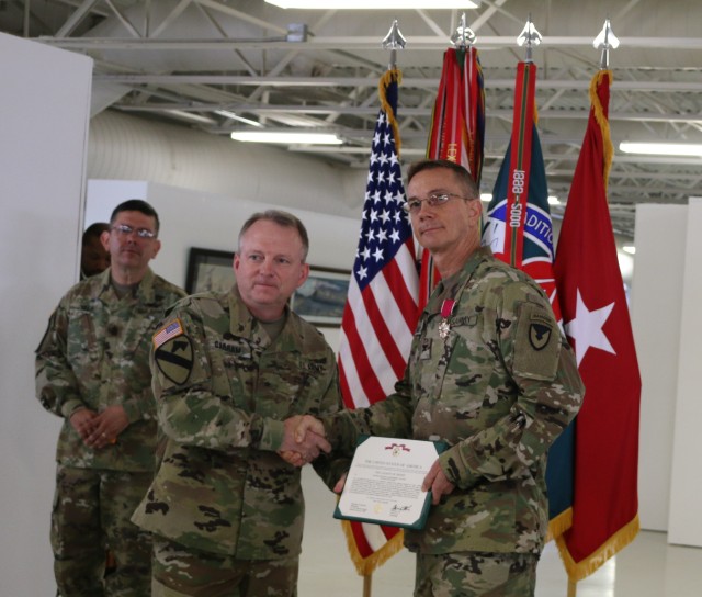 HONORING AN OUTGOING COMMANDER